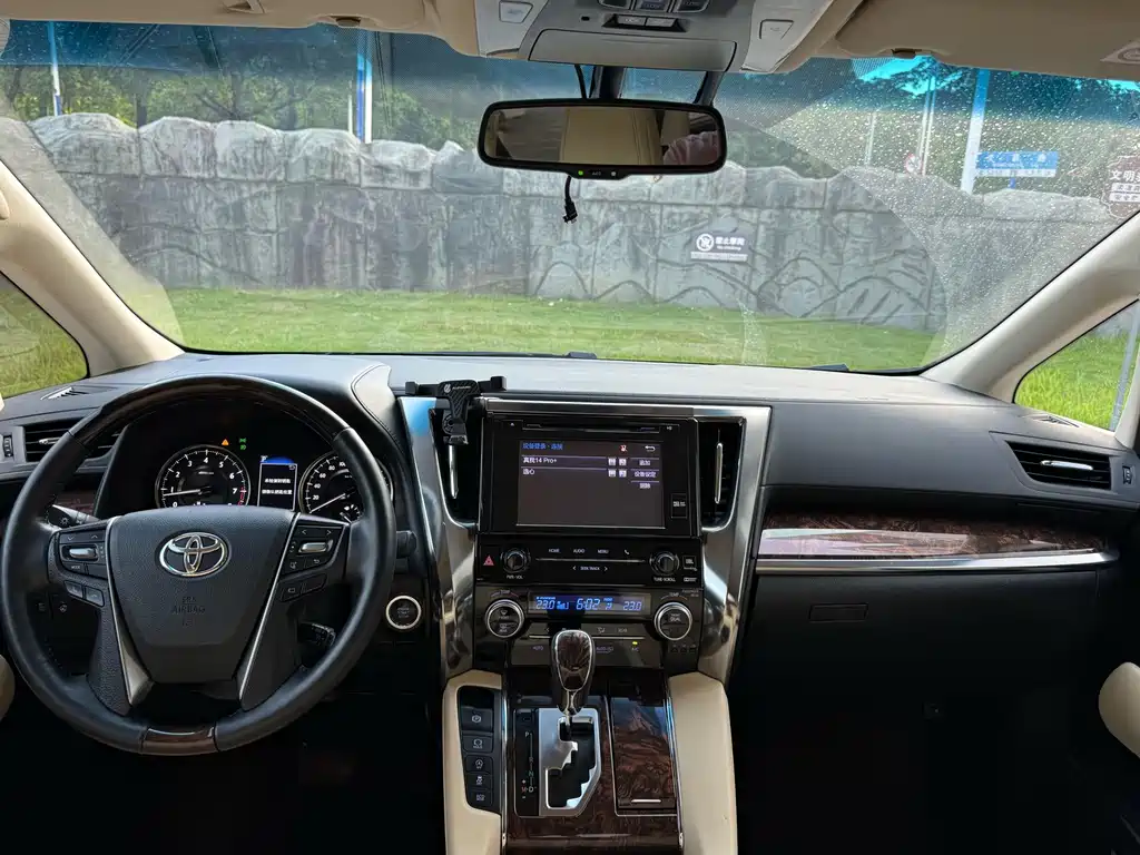 Alphard 2018款 改款 3.5L 豪华版