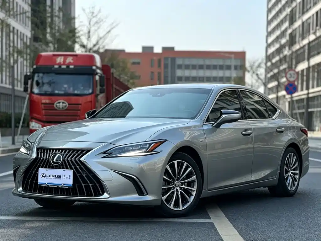 Lexus ES 2022 300h Premium Edition