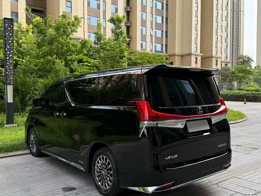 Lexus LM 2020 300h Four-Seater Imperial Edition
