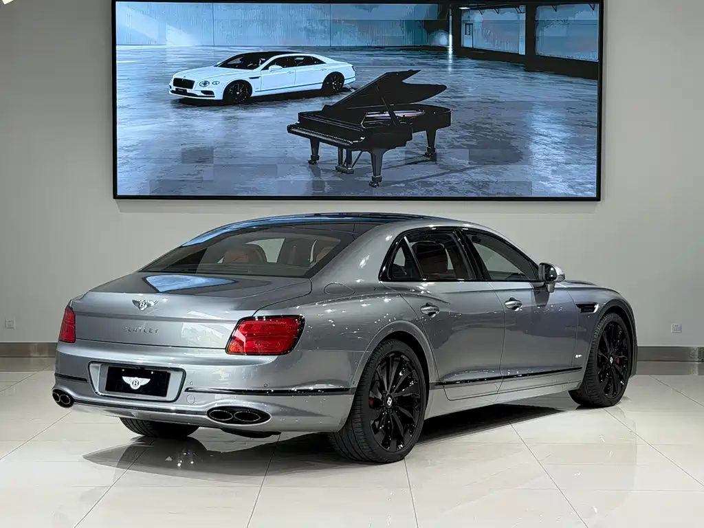 Ferrari 2023 model 4.0T V8 Adatto edition