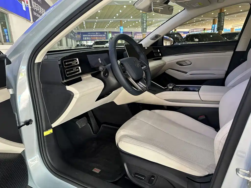 Qin L 2024 DM-i 80KM Surpassing Edition