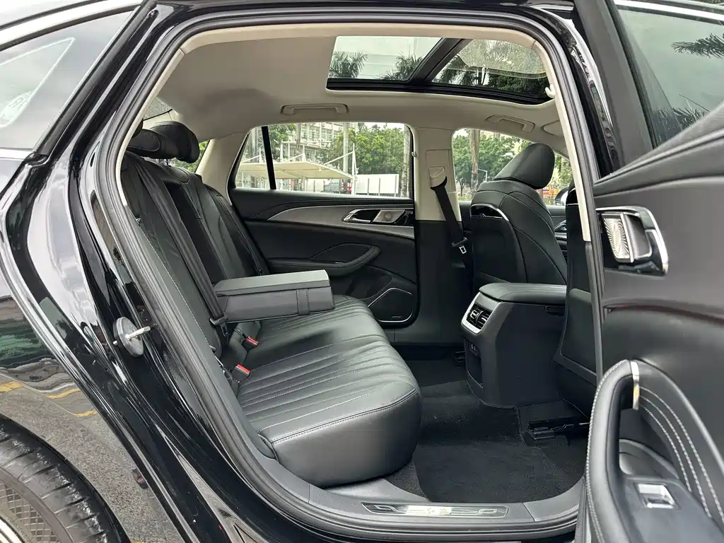 Hongqi H5 2024 Model 2.0T Automatic Smart Link Qi Chang Edition