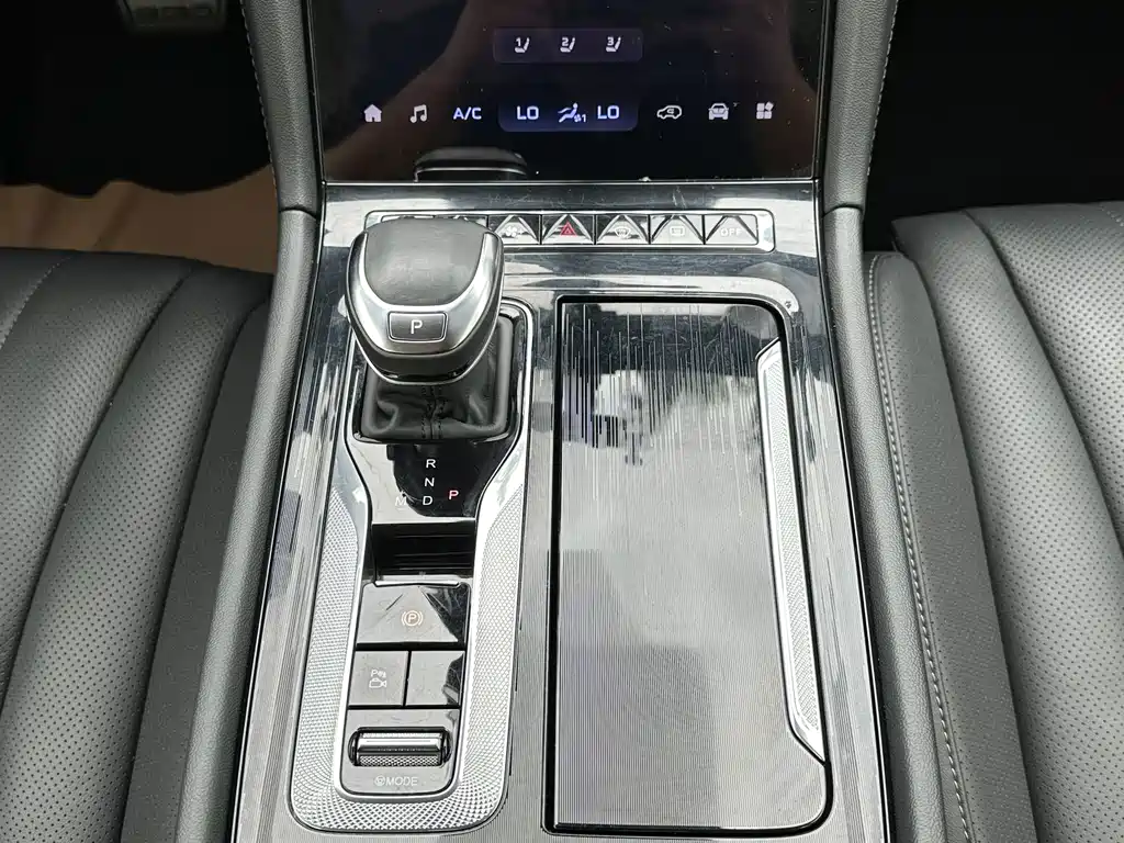 Hongqi H5 2024 Model 2.0T Automatic Smart Link Qi Chang Edition