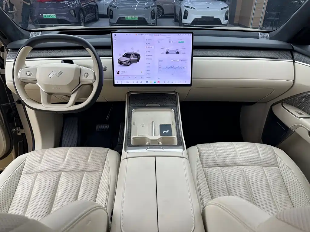 L90 Ultra 2025 6-seat edition