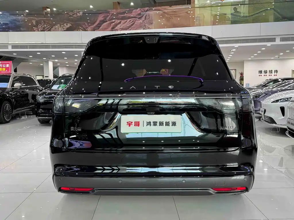 SUV M8 2025 Edition Range-Extended Ultra Version 53.4kWh 5-Seat Version 192-line LiDAR)