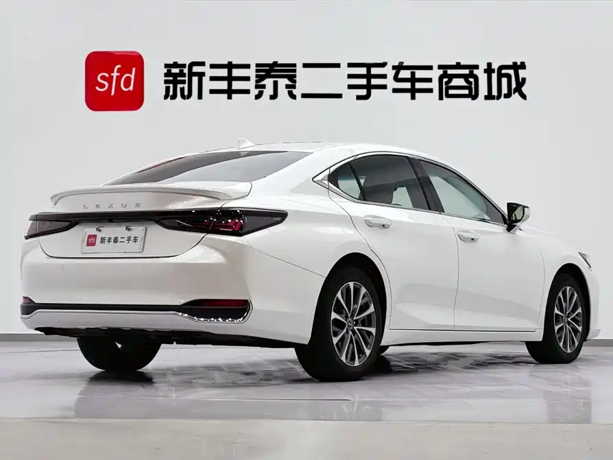 Lexus ES 2025 300h Premium Edition