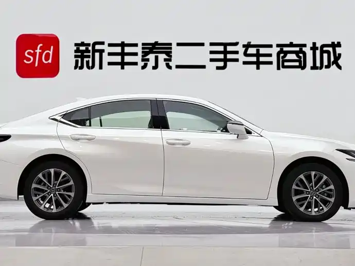 Lexus ES 2025 300h Premium Edition