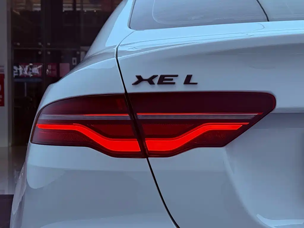 Jaguar XEL 2025 Edition 2.0T 250PS R-DYNAMIC 90th Anniversary Edition