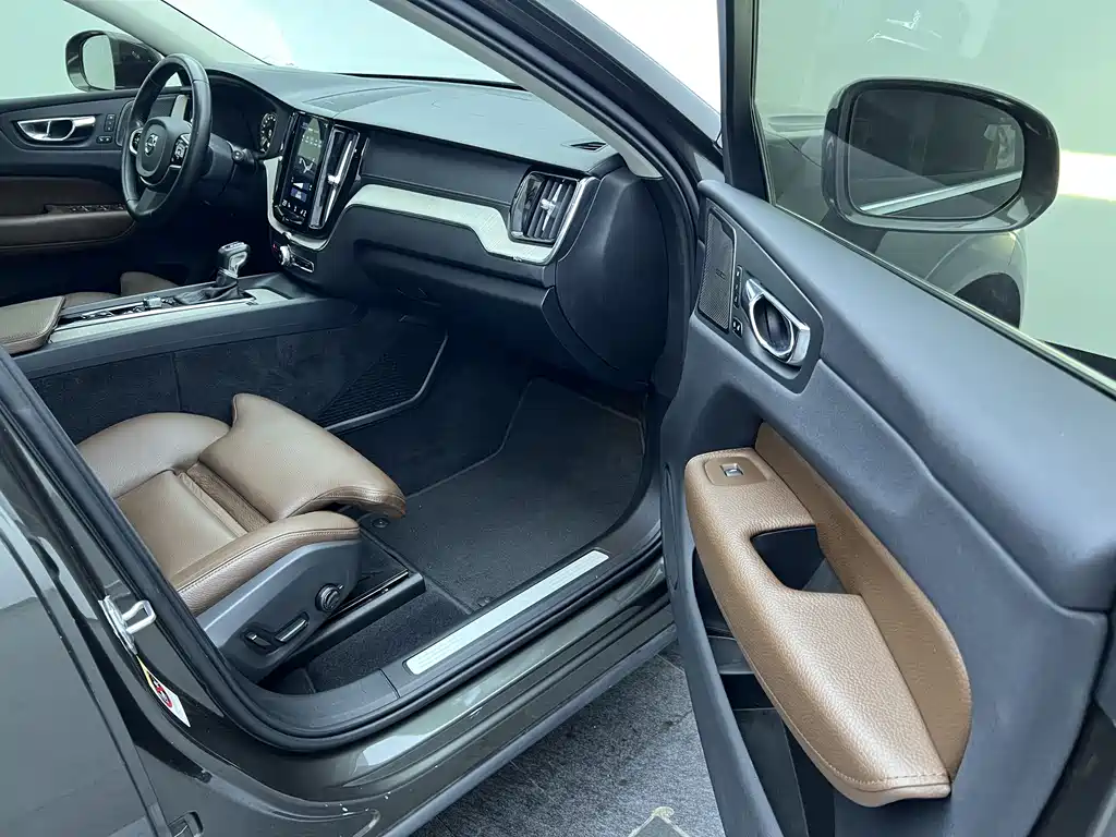 Volvo XC60 2020 T5 AWD Intelligent Luxury Edition