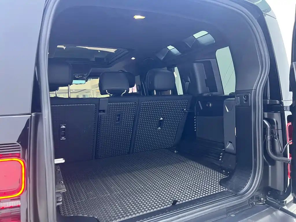 Land Rover Defender 2025 110 3.0T P400 X-Dynamic HSE