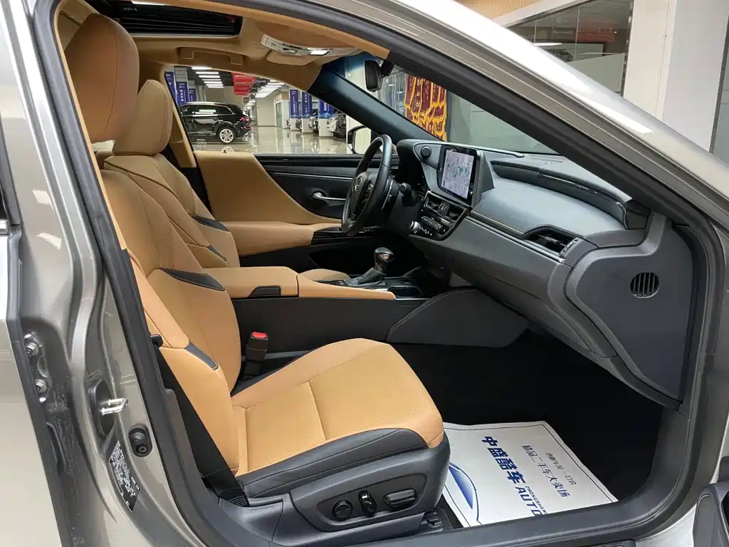 Lexus ES 2022 300h Excellence Edition