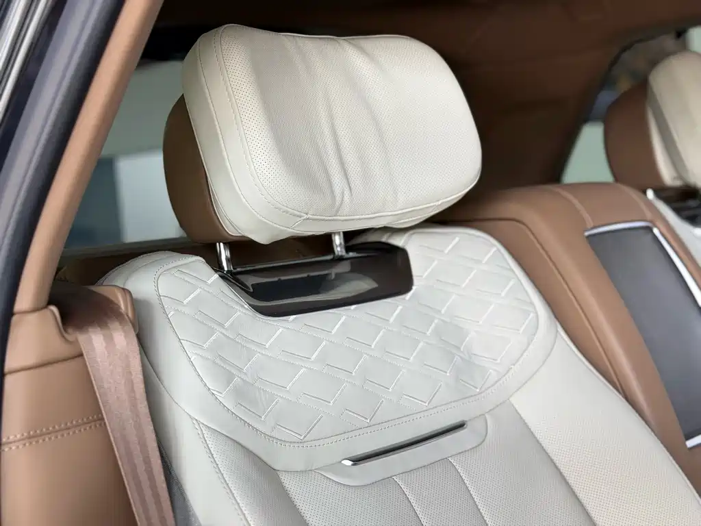 Range Rover 2024 3.0 L6 400PS SV尊荣创世加长版 4座