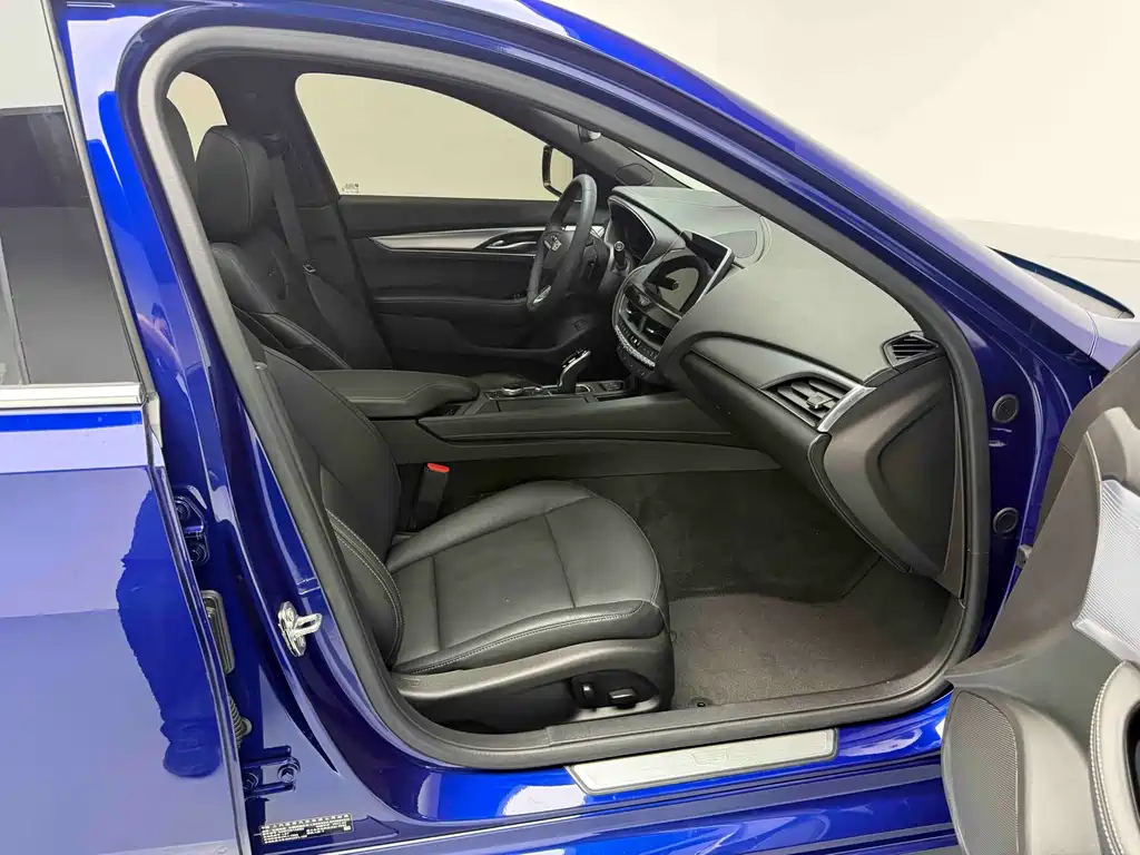 Cadillac CT5 2023 28T Luxury (Standard)