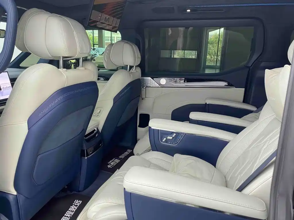 Jizhe 009 2024 7-seat Passage Edition Four-wheel Drive 140kWh