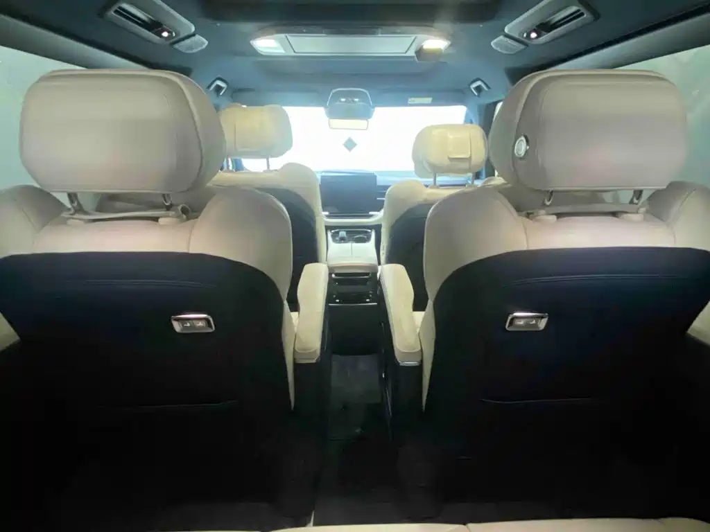 Jizhe 009 2024 7-seat Passage Edition Four-wheel Drive 140kWh
