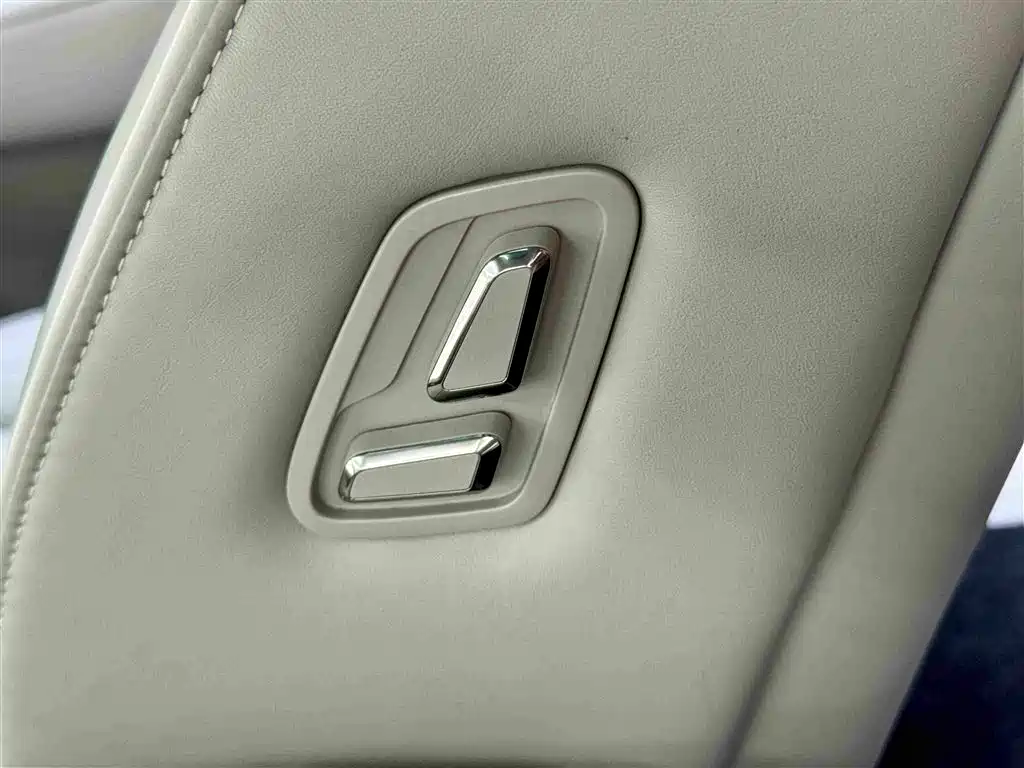 Volvo EM90 2025 Ultra Six-seat