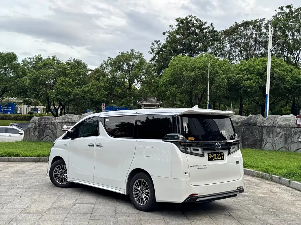 Velfire 2023 Crown Hybrid 2.5L HV Prestige Edition