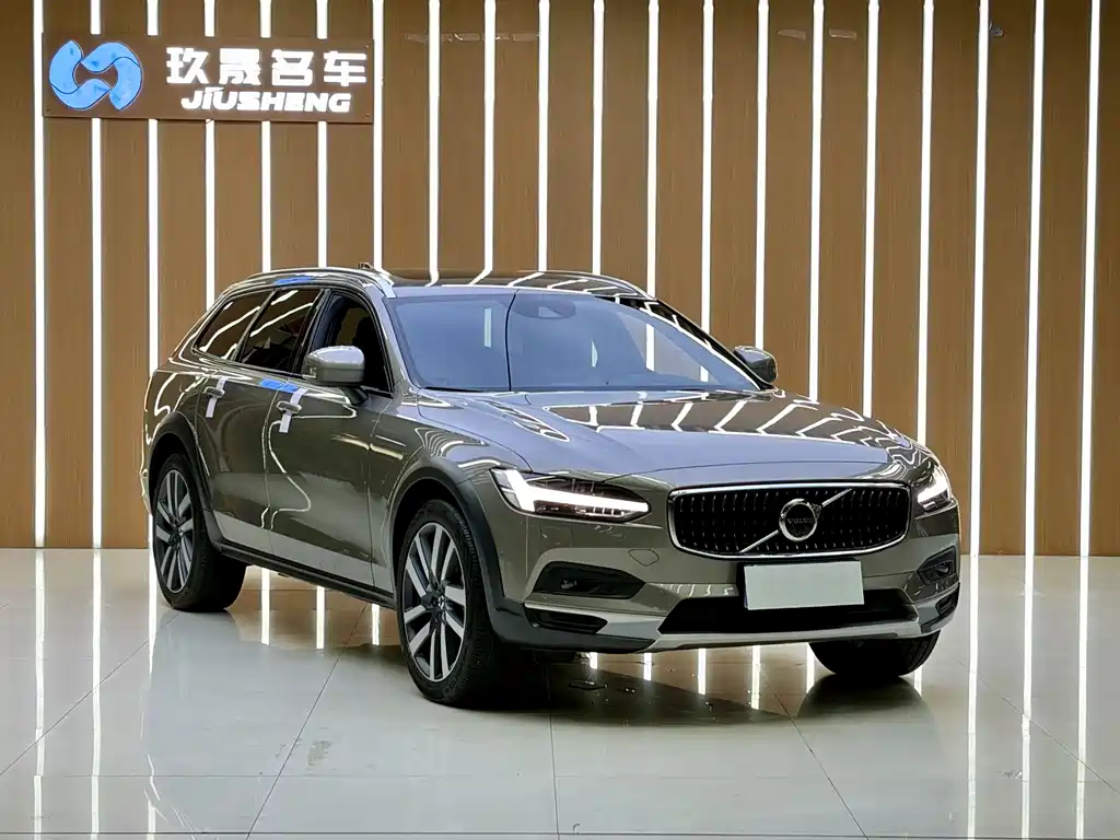 Volvo V90 2021 Cross Country B5 AWD Premium trim