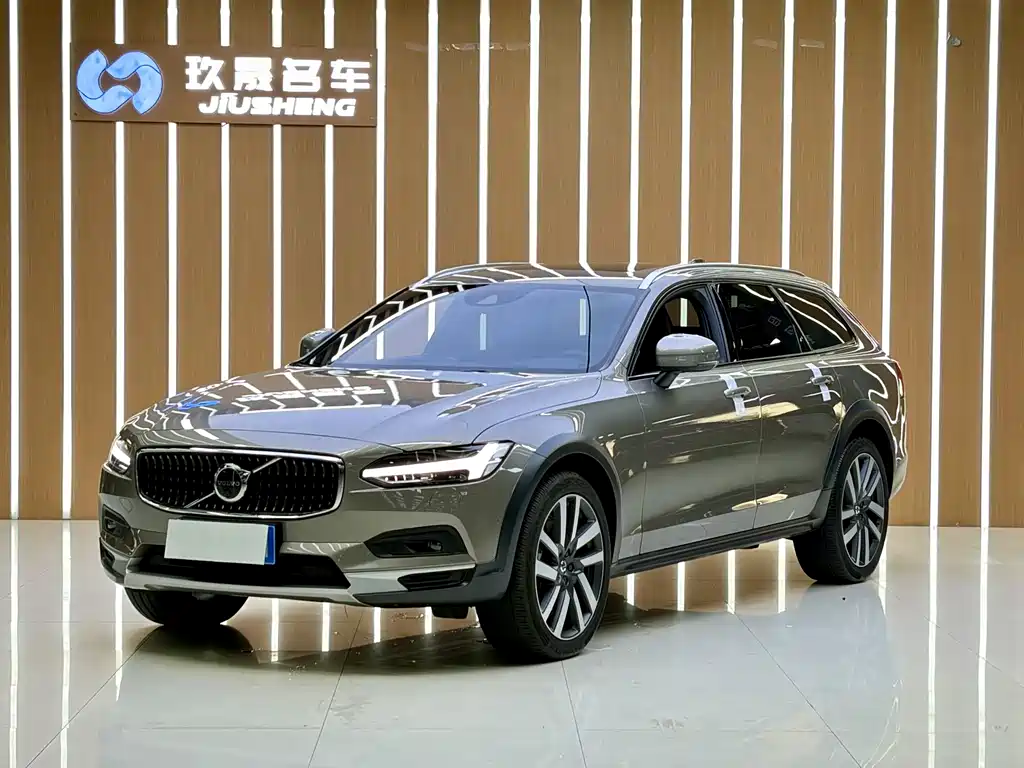 Volvo V90 2021 Cross Country B5 AWD Premium trim