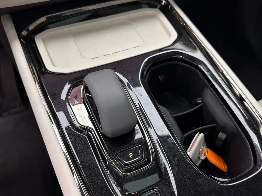 Jizhe 009 2024 7-seat Passage Edition Four-wheel Drive 108kWh
