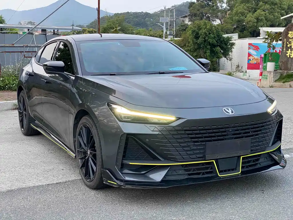 Changan UNI-V 2022 Model 1.5T Sports Edition