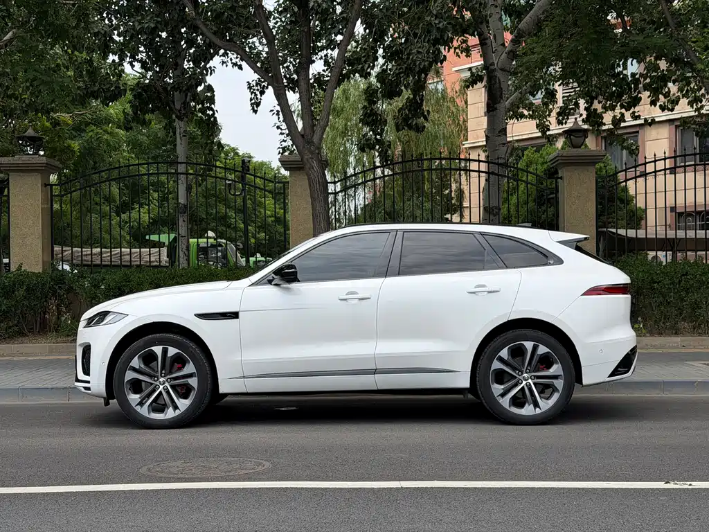Jaguar F-PACE 2024 P250 R-Dynamic HSE