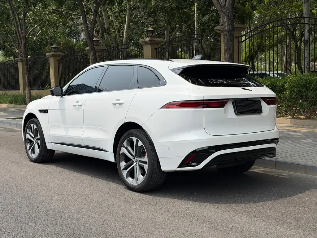 Jaguar F-PACE 2024 P250 R-Dynamic HSE