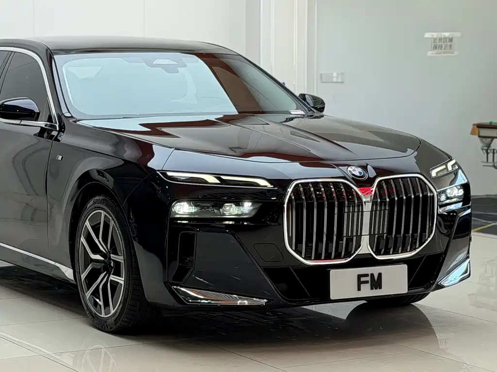 BMW 7 Series 2023 735Li M Sport Package