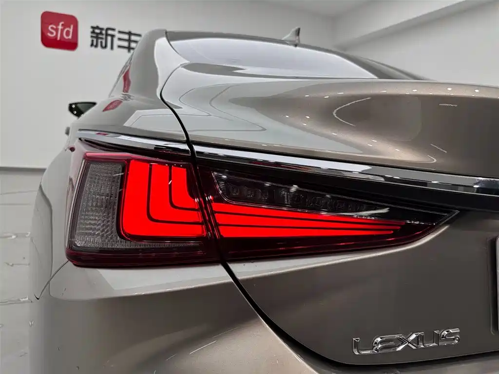 Lexus ES 2022 200 Excellence Edition