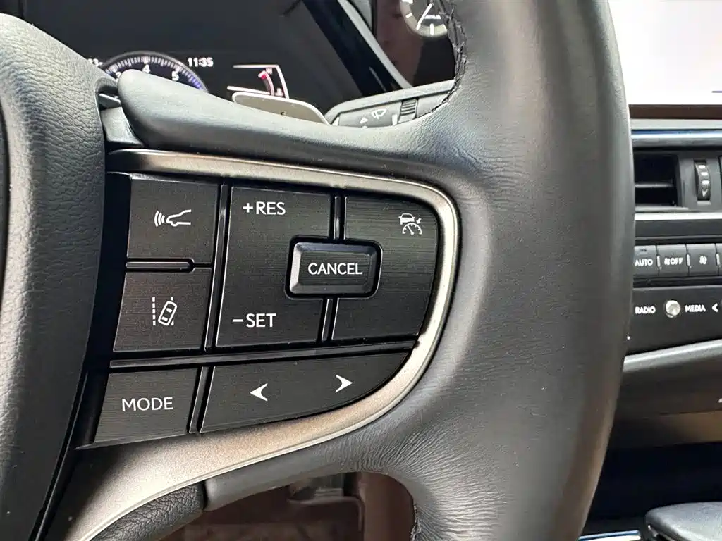 Lexus ES 2022 200 Excellence Edition