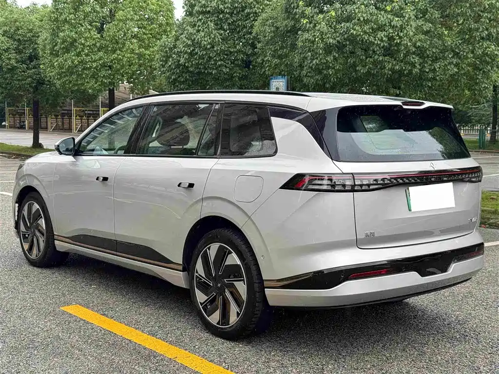 eπ008 2024 6-seat Extended Range Edition