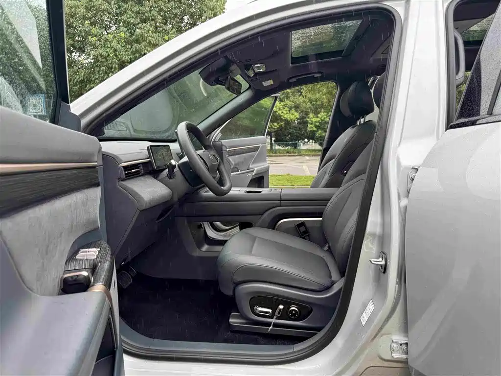 eπ008 2024 6-seat Extended Range Edition
