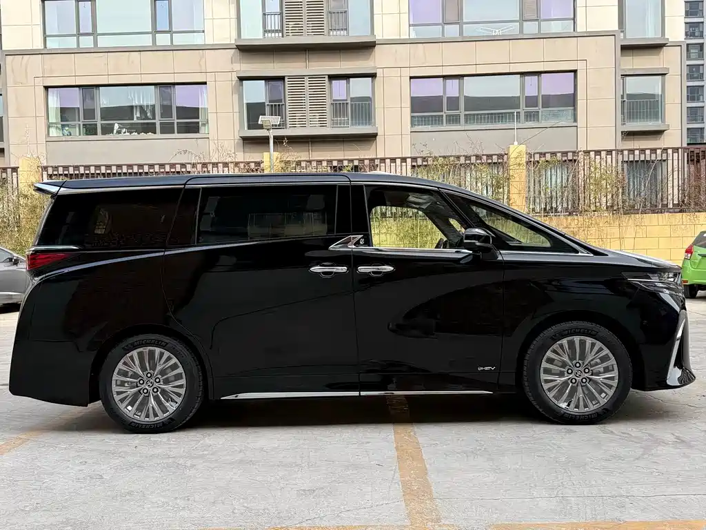 Alphard 2025款 Hybrid 2.5L Premium Gold Edition