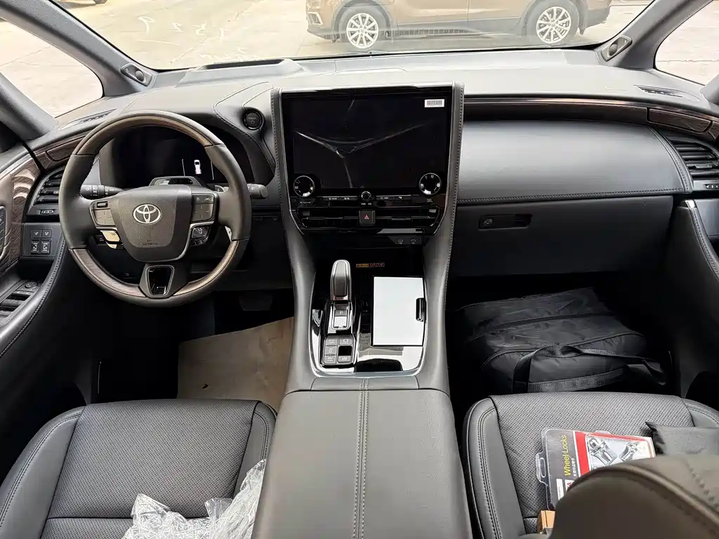 Alphard 2025款 Hybrid 2.5L Premium Gold Edition