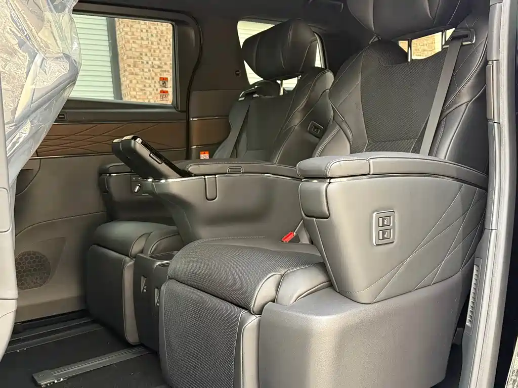 Alphard 2025款 Hybrid 2.5L Premium Gold Edition