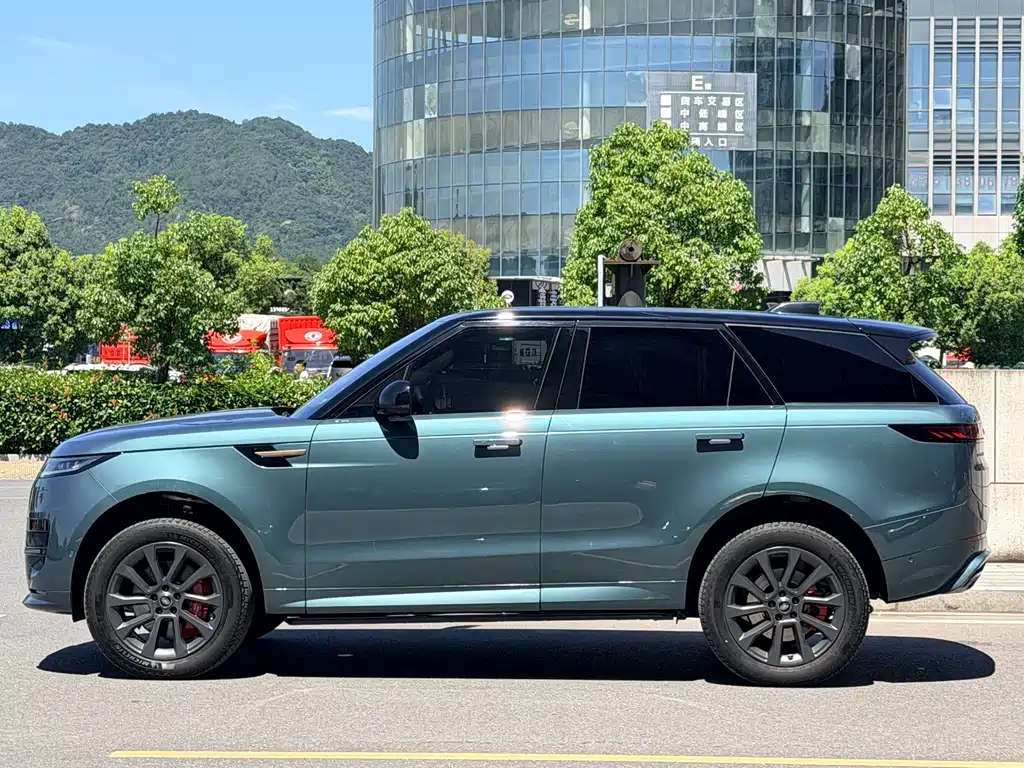 Range Rover Sport 2024 400PS Dynamic SE