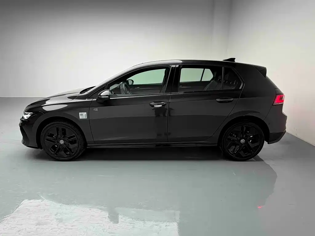 2025 Golf R-Line 300TSI