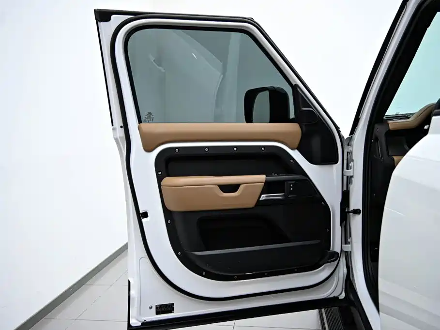 Land Rover Defender 2025 110 3.0T P400 X-Dynamic HSE
