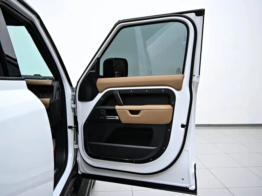 Land Rover Defender 2025 110 3.0T P400 X-Dynamic HSE