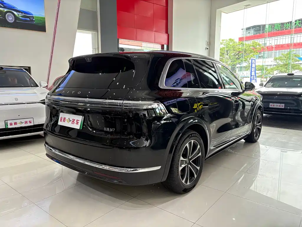 SWM 7 2026 Edition Range-Extended Ultra Four-Wheel Drive 6-Seater 192-line LiDAR