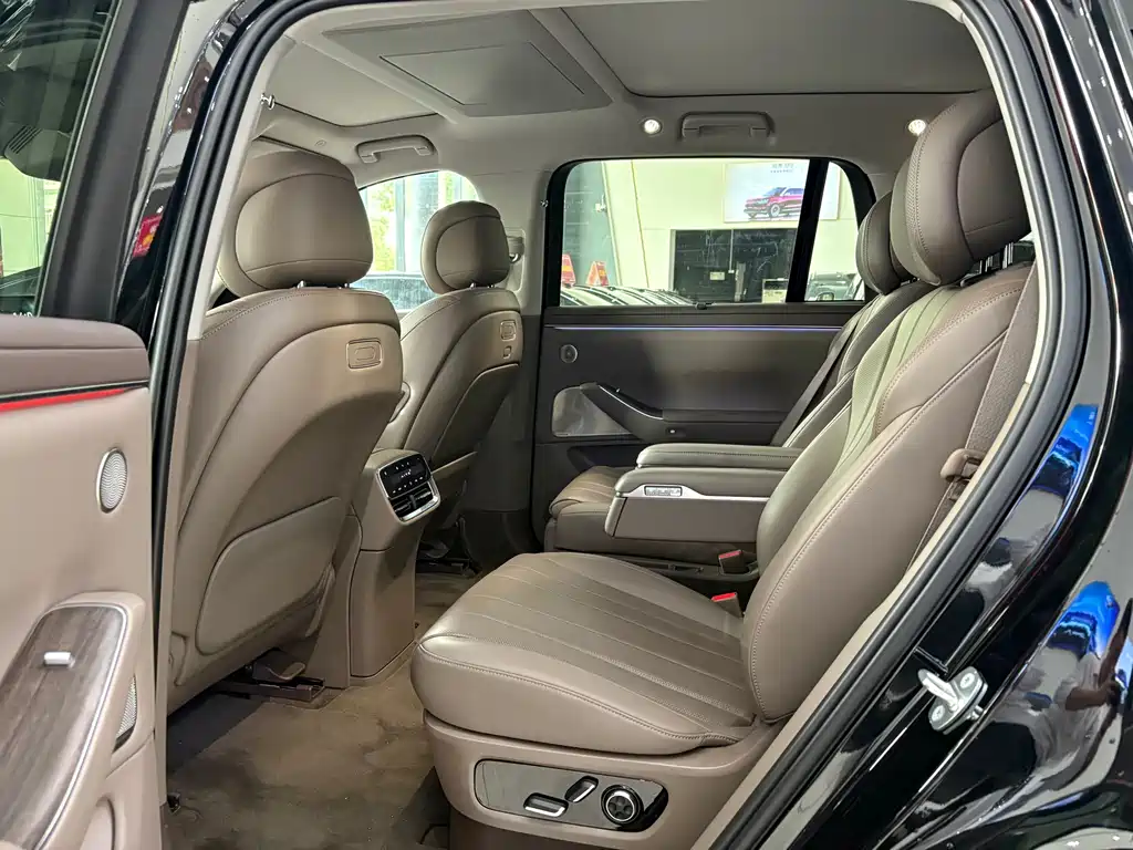 SWM 7 2026 Edition Range-Extended Ultra Four-Wheel Drive 6-Seater 192-line LiDAR