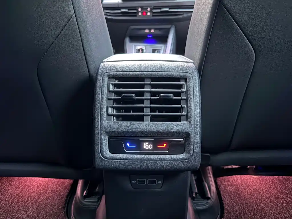 Golf 2025 300 TSI R-Line