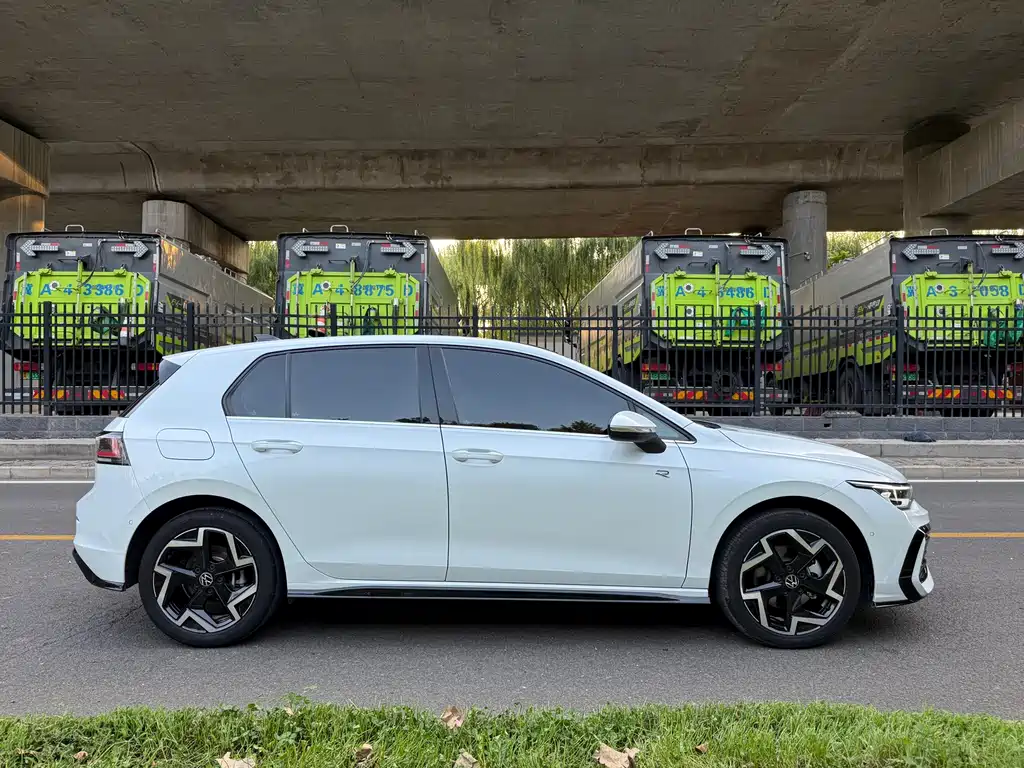 Golf 2025 300 TSI R-Line