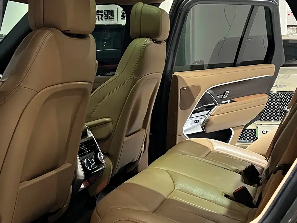 Range Rover 2023 3.0 L6 360PS Grand Edition