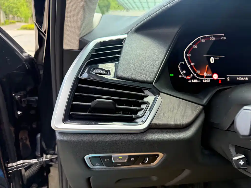 BMW X5 2022 xDrive 30Li M Sport Package