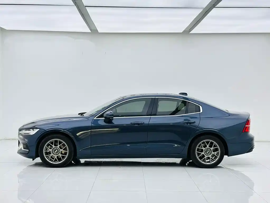 Volvo S60 2023 B4 Intelligent Luxury Edition
