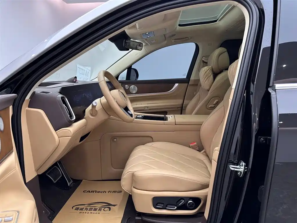 SUV 2025 Model Range-Extended Ultra Edition 52kWh 6-Seat Version 192-line LiDAR