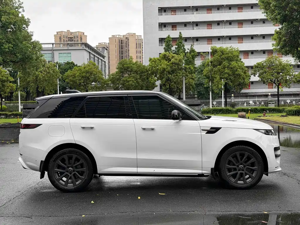 Range Rover Sport 2023 400PS Dynamic SE