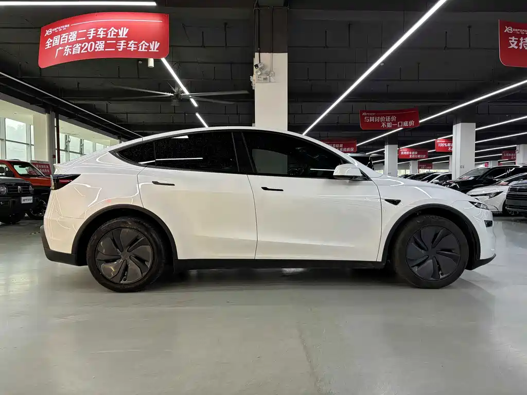 Model Y 2026 Rear-Wheel Drive Edition