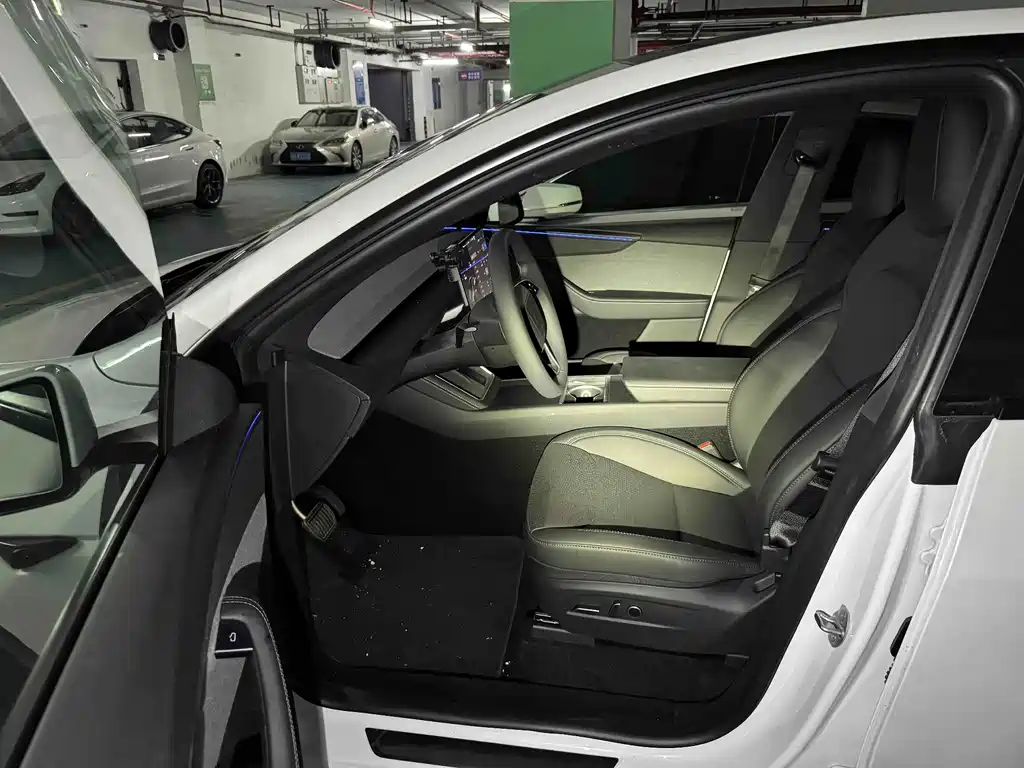 Model Y 2026 Rear-Wheel Drive Edition